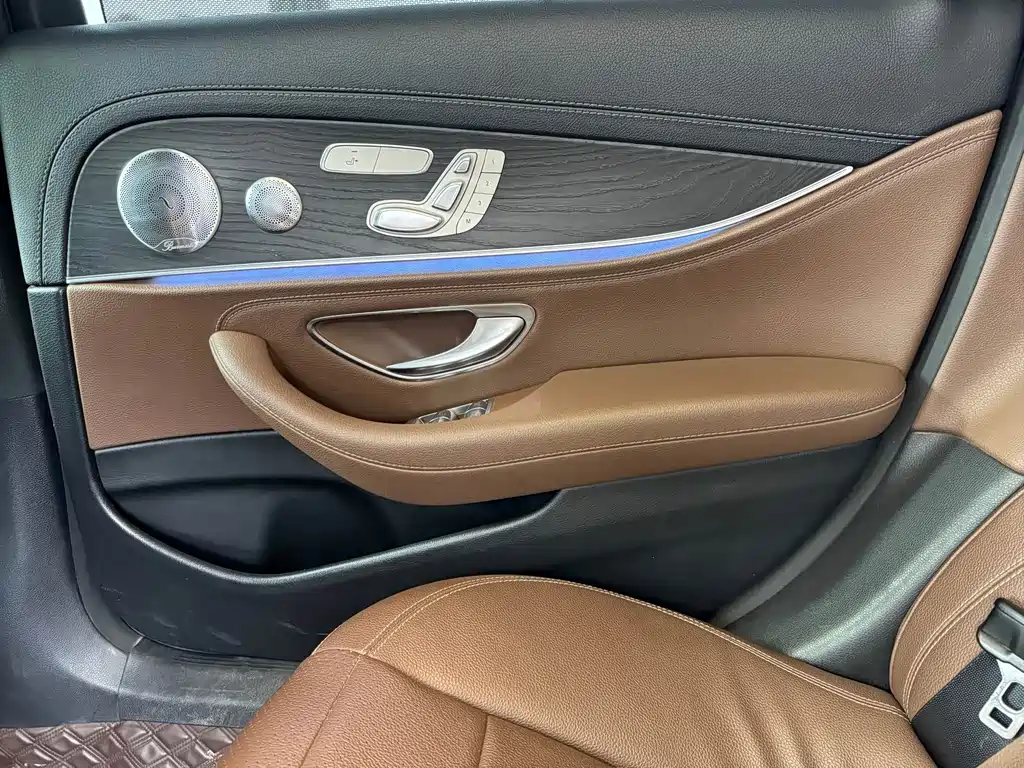 Mercedes-Benz E-Class — миниатюра 17