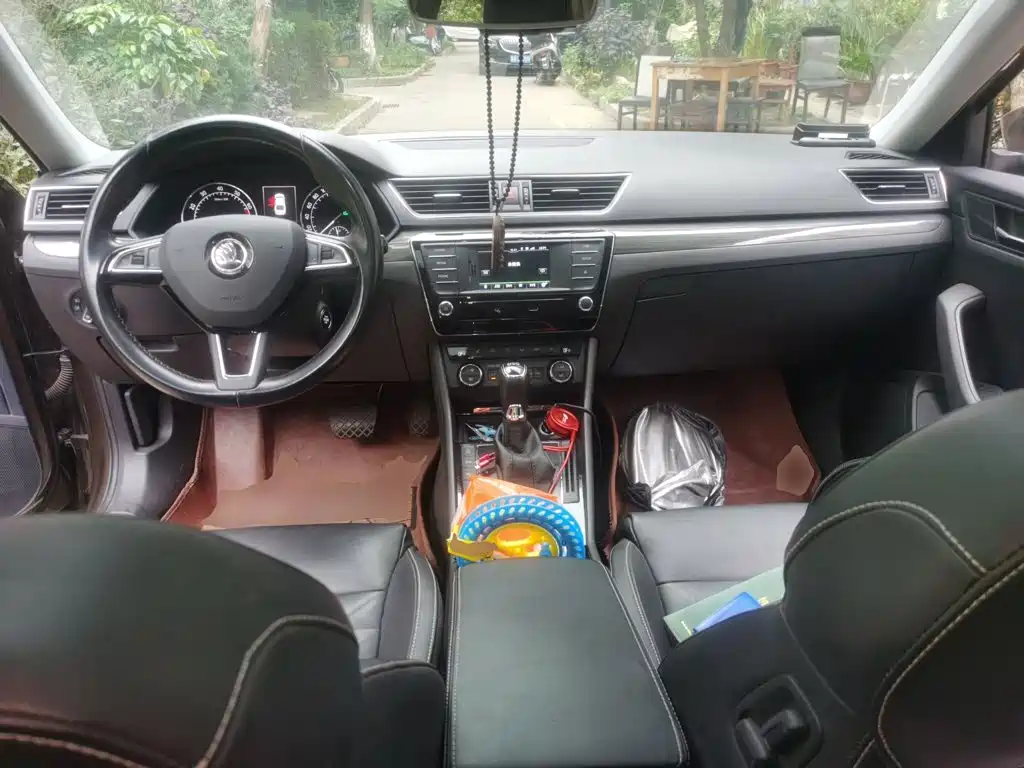 Skoda Superb — миниатюра 5