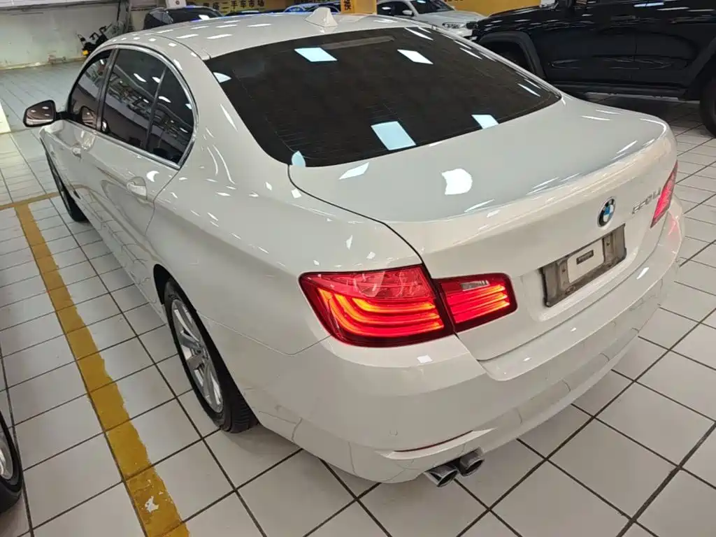BMW 5 Series — миниатюра 5