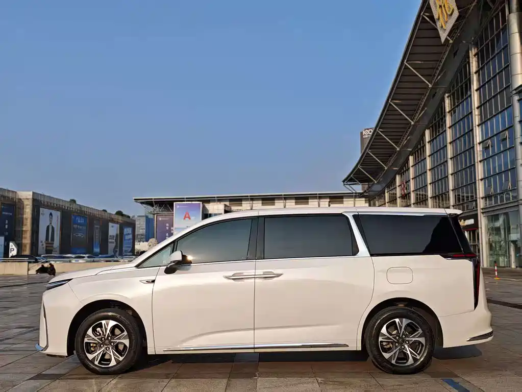 SAIC MAXUS EVERYONE 9