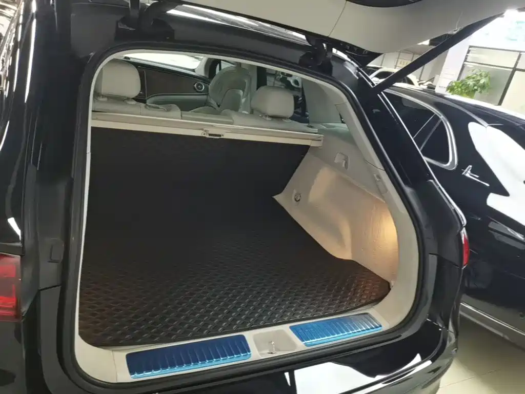 Mercedes-Benz EQE SUV — миниатюра 19