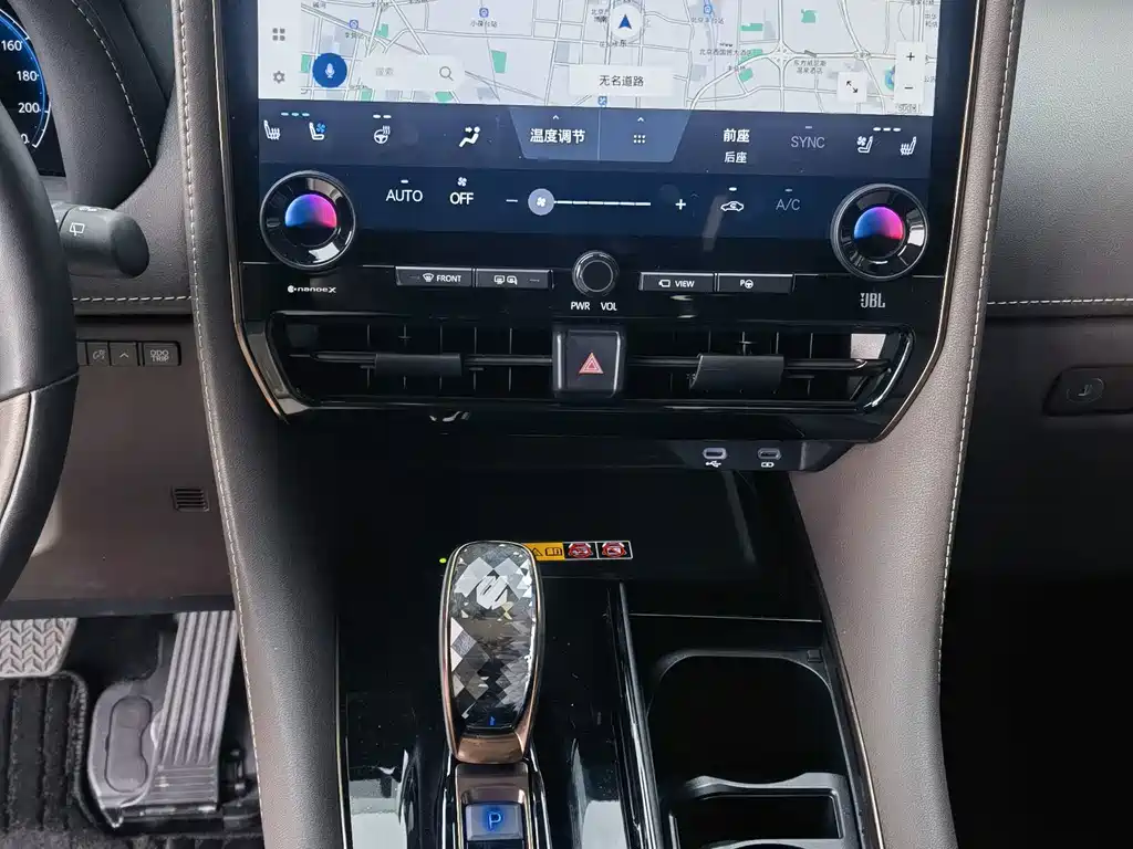 Toyota Alphard — миниатюра 6