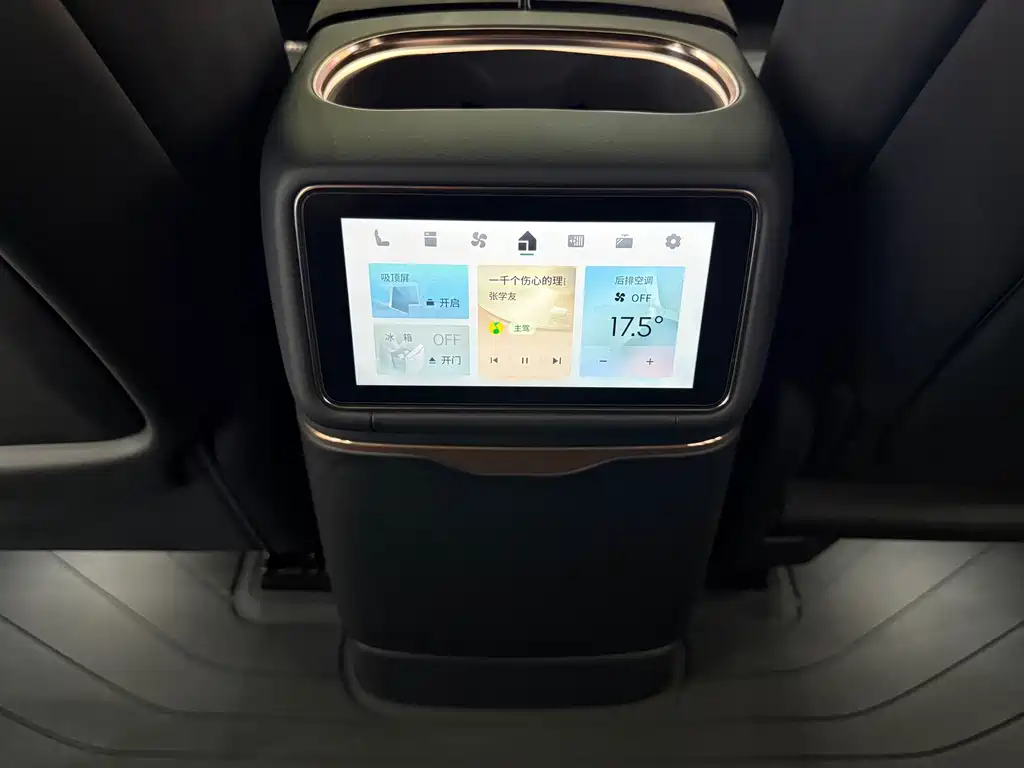 Lynk & Co 900 — миниатюра 17
