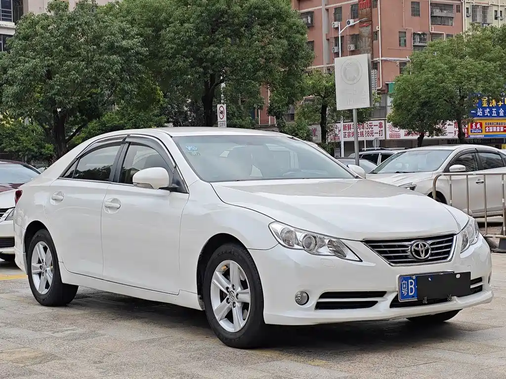 Toyota Reiz — миниатюра 3