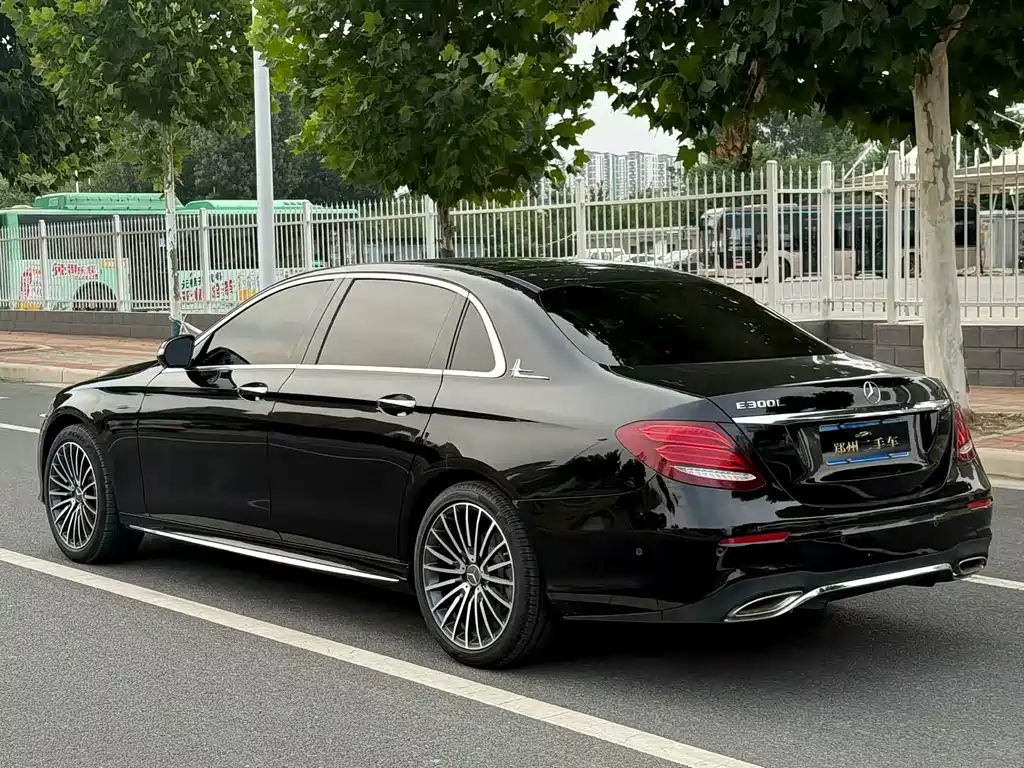 Mercedes-Benz E-Class — миниатюра 20