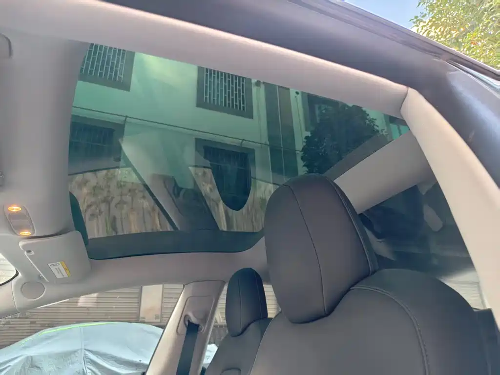 Tesla Model 3 — миниатюра 10