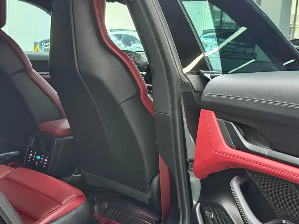 Porsche Taycan — миниатюра 17