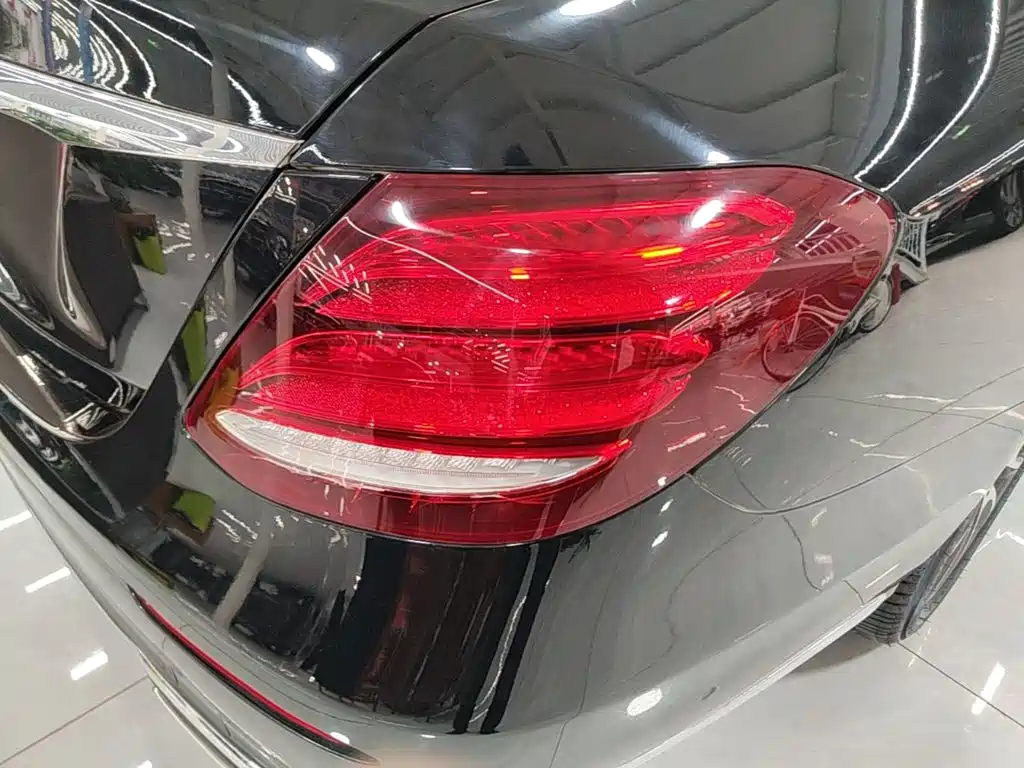 Mercedes-Benz E-Class — миниатюра 8