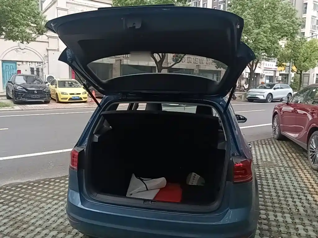 Volkswagen Golf Sportsvan — миниатюра 19