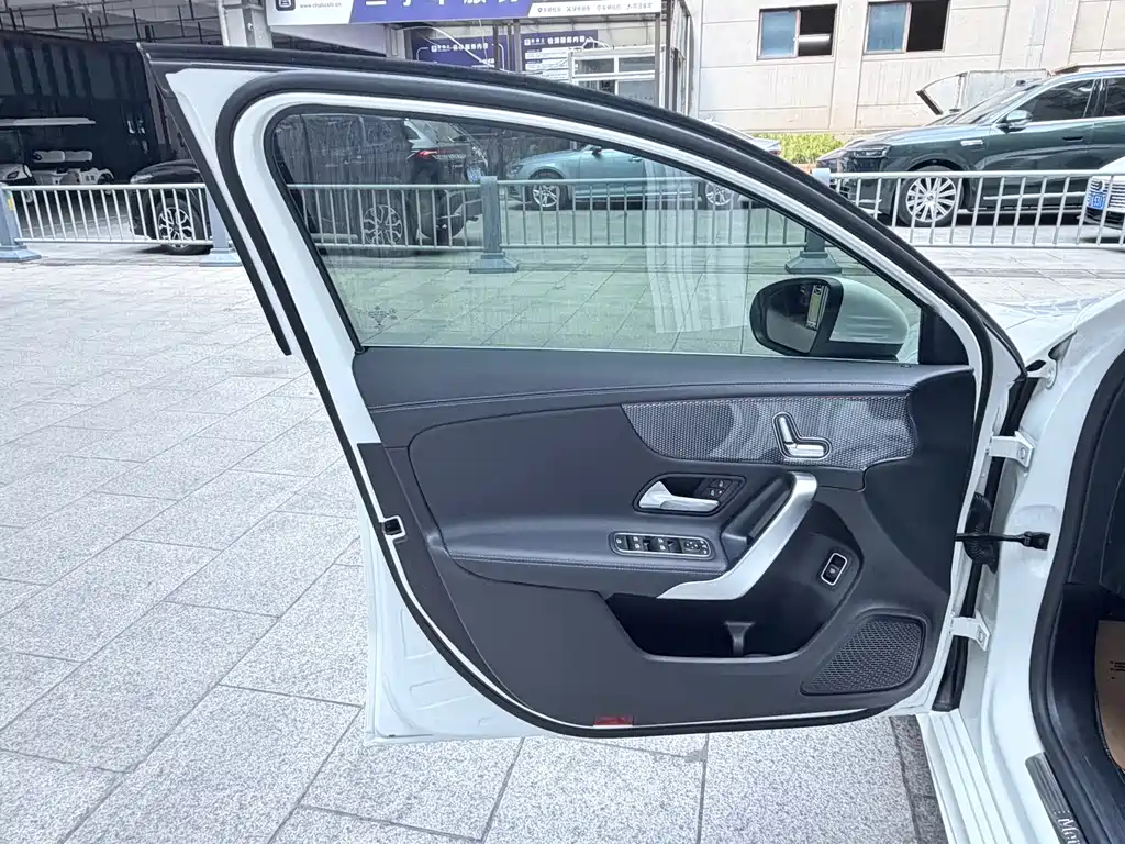 Mercedes-Benz A-Class — миниатюра 6