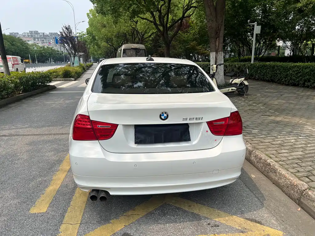 BMW 3 Series 3 2010 325i Luxury