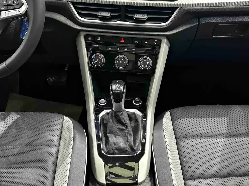 Volkswagen T-Roc — миниатюра 13