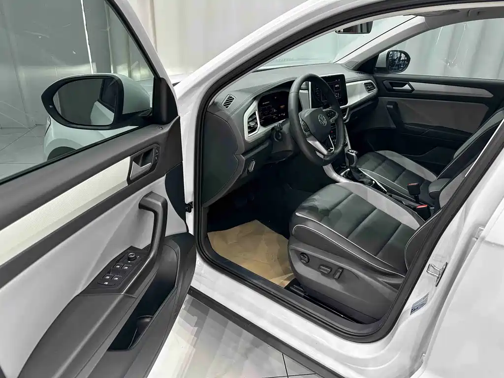 Volkswagen T-Roc — миниатюра 7