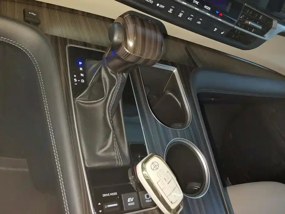 Toyota Sienna — миниатюра 16