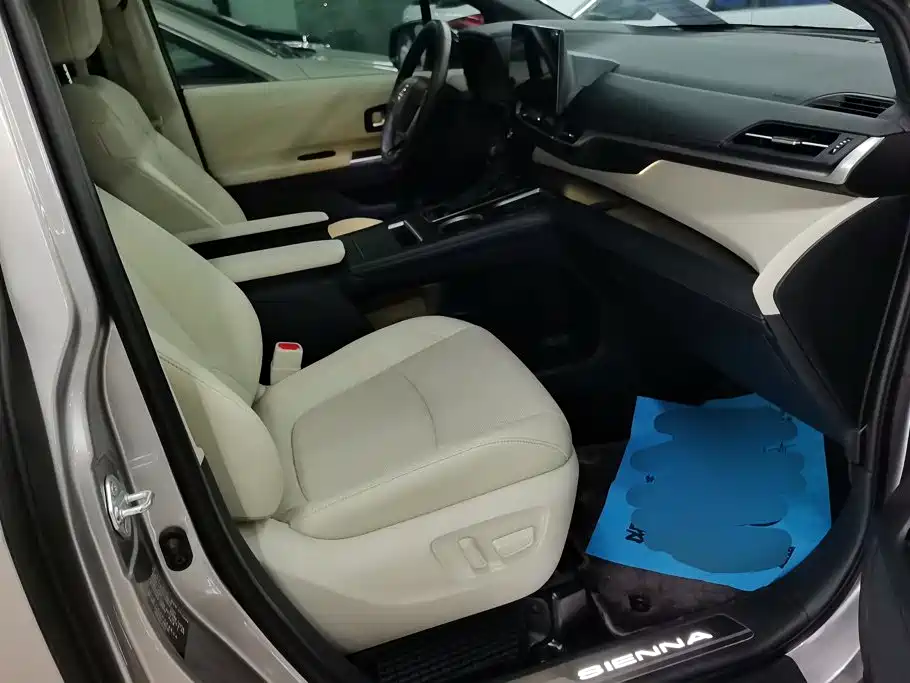 Toyota Sienna — миниатюра 8