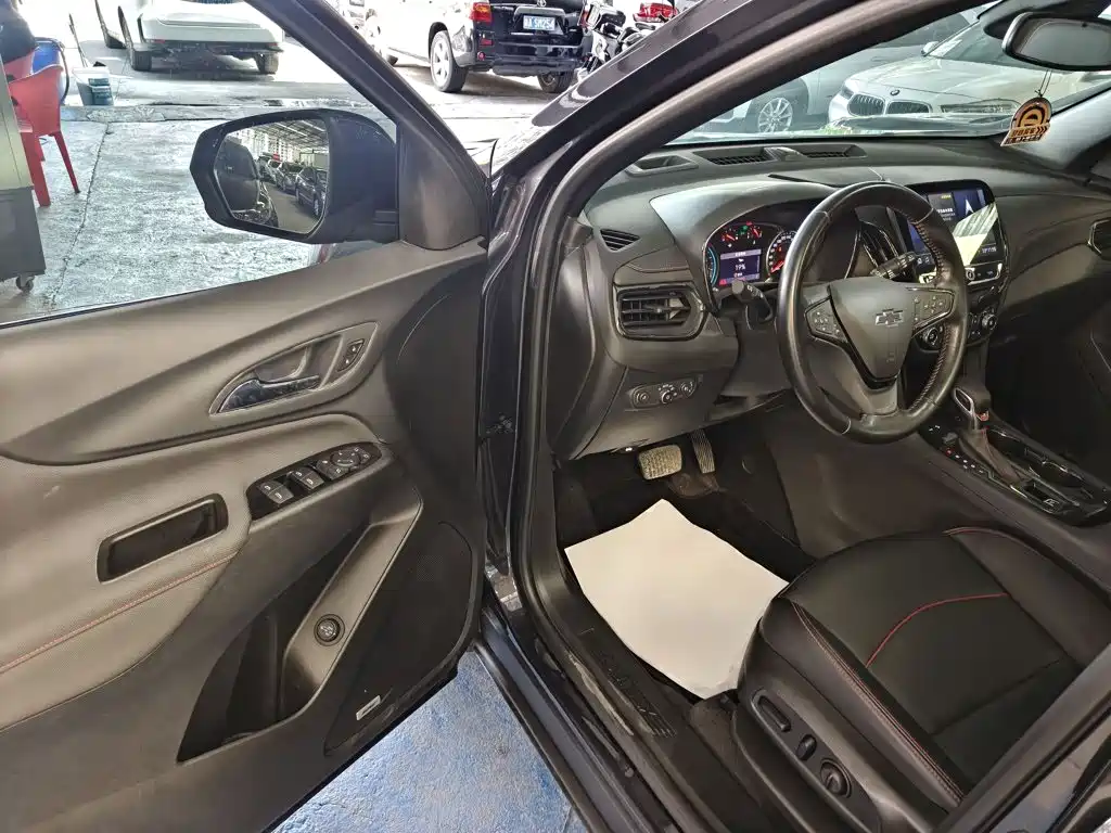 Chevrolet Equinox — миниатюра 16