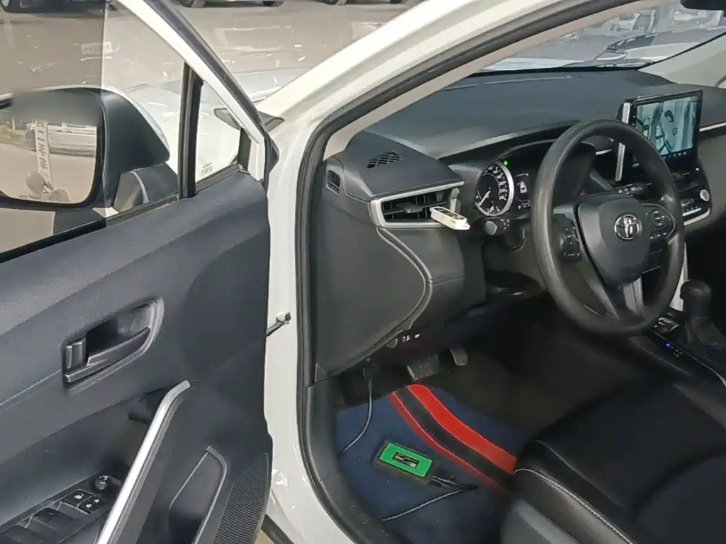 Toyota Corolla Cross — миниатюра 16