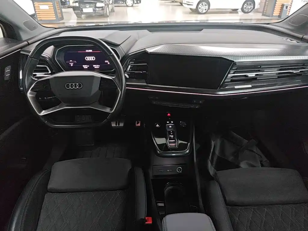 Audi Q4 e-tron — миниатюра 6