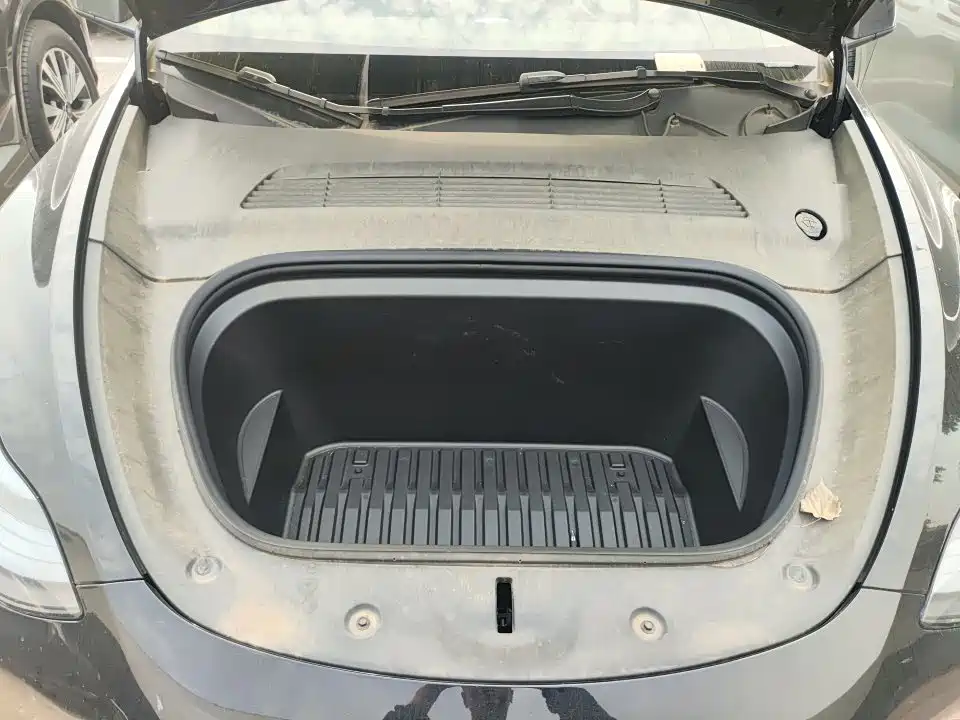 Tesla Model Y — миниатюра 11