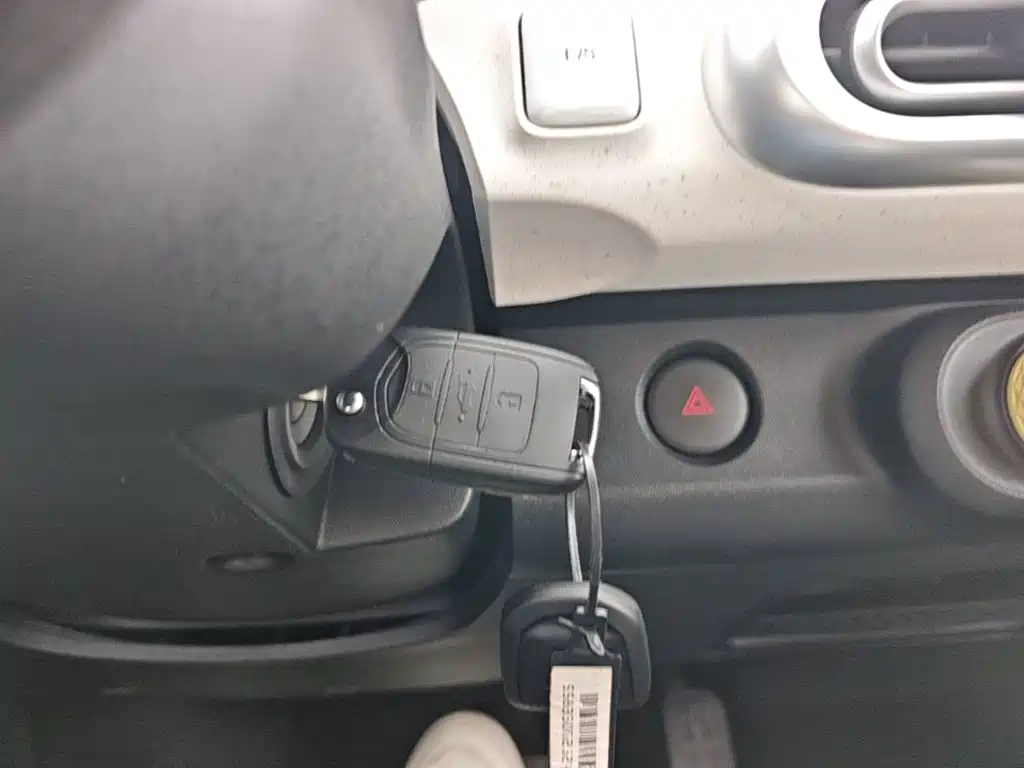 Wuling MINIEV — миниатюра 9