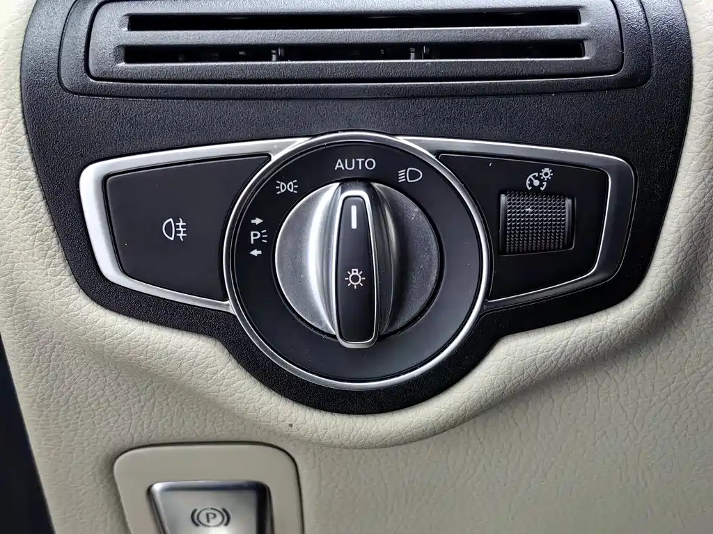 Mercedes-Benz V-Class — миниатюра 21