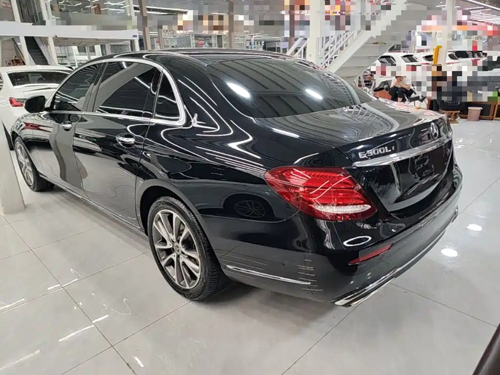 Mercedes-Benz E-Class — миниатюра 5
