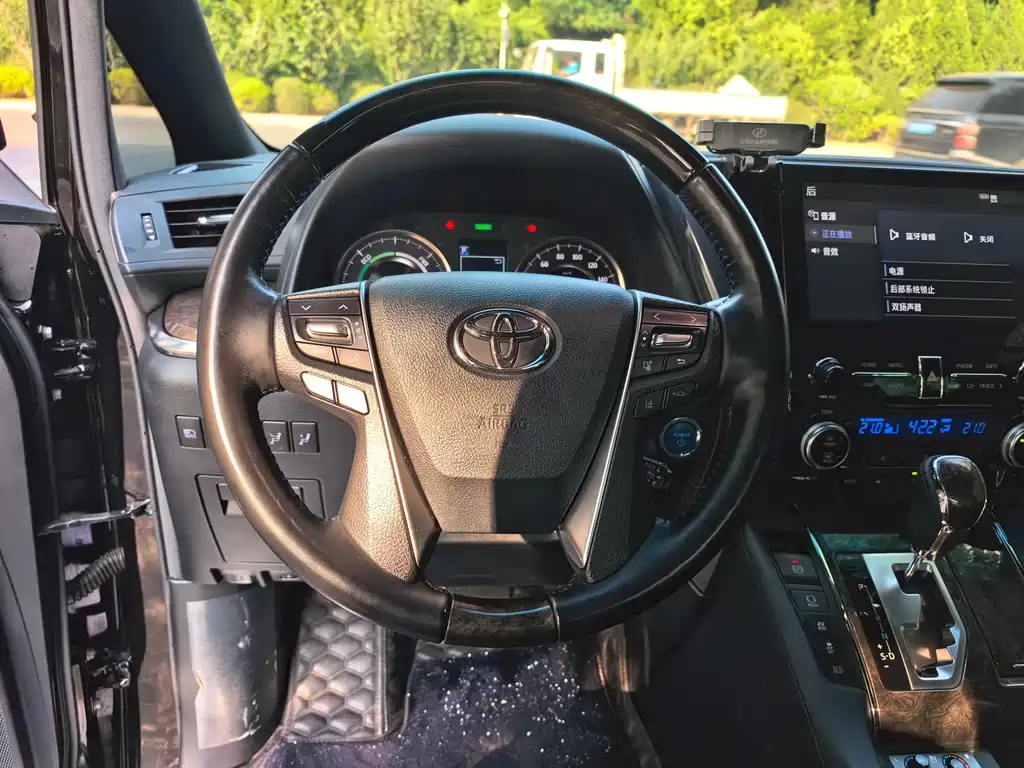 Toyota Vellfire — миниатюра 22
