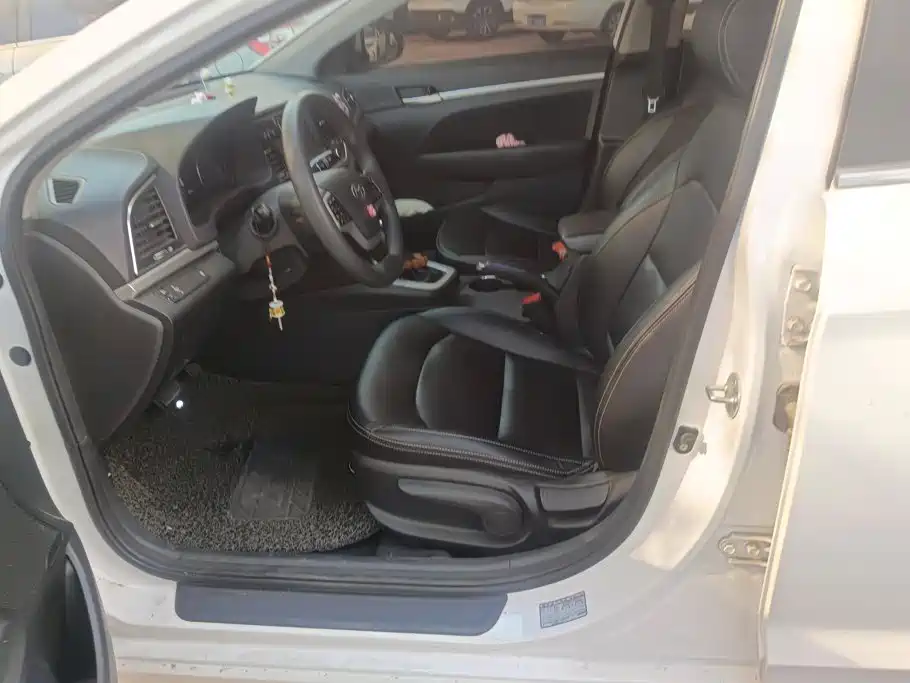 Hyundai Elantra — миниатюра 9
