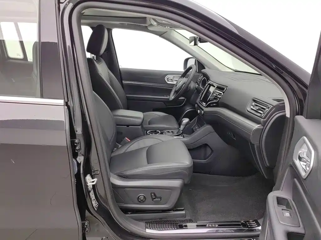 Jeep Grand Commander — миниатюра 23