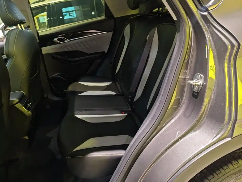 Geely Binyue — миниатюра 17