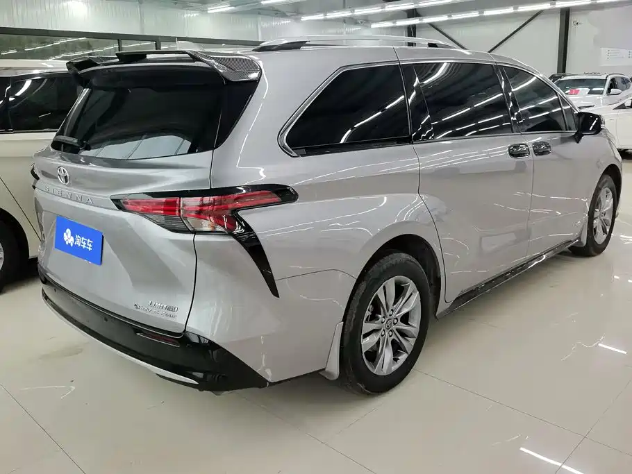 Toyota Sienna — миниатюра 3