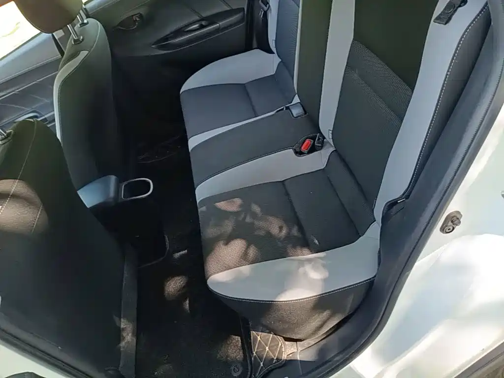 Toyota Yaris L — миниатюра 17