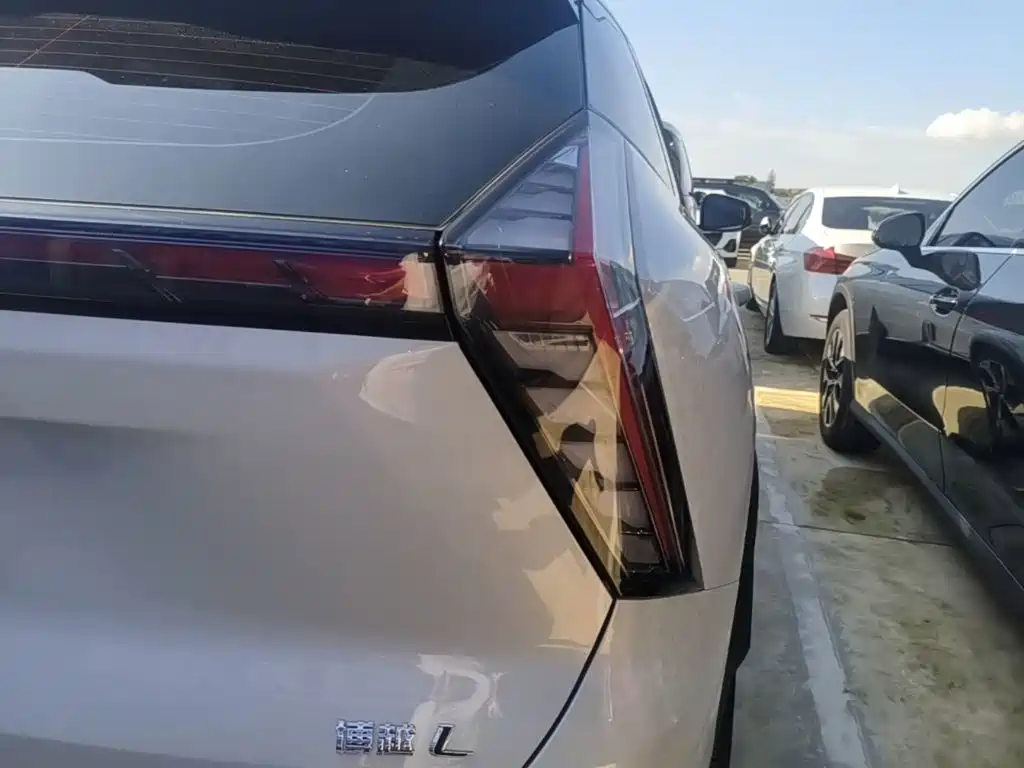 Geely Boyue L — миниатюра 8