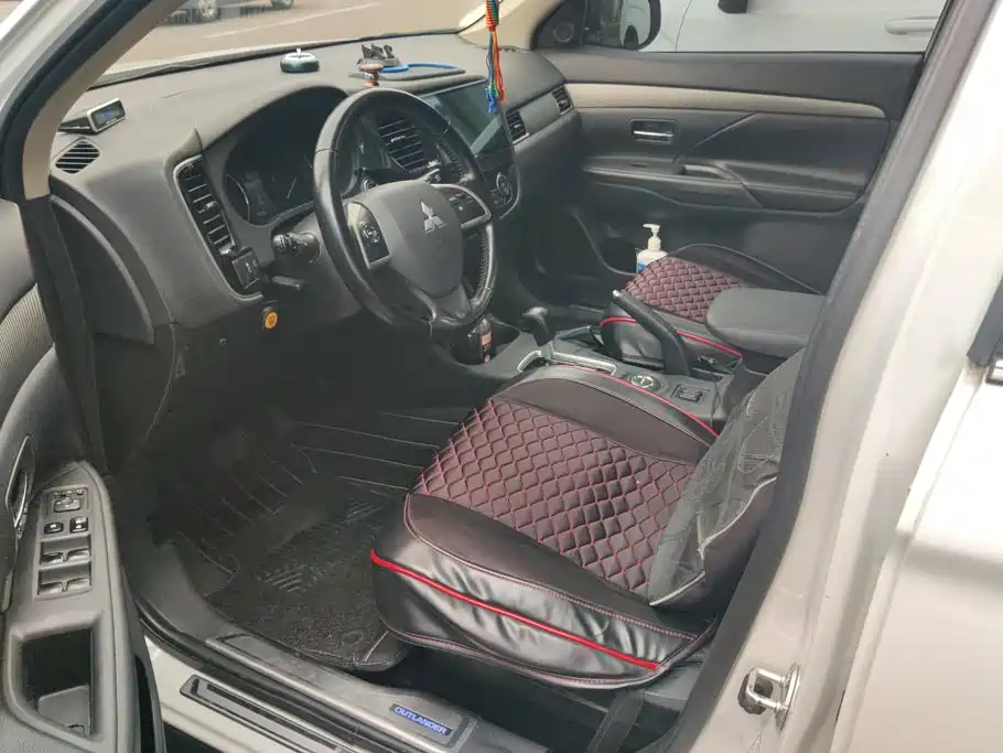 Mitsubishi Outlander (Import) — миниатюра 9