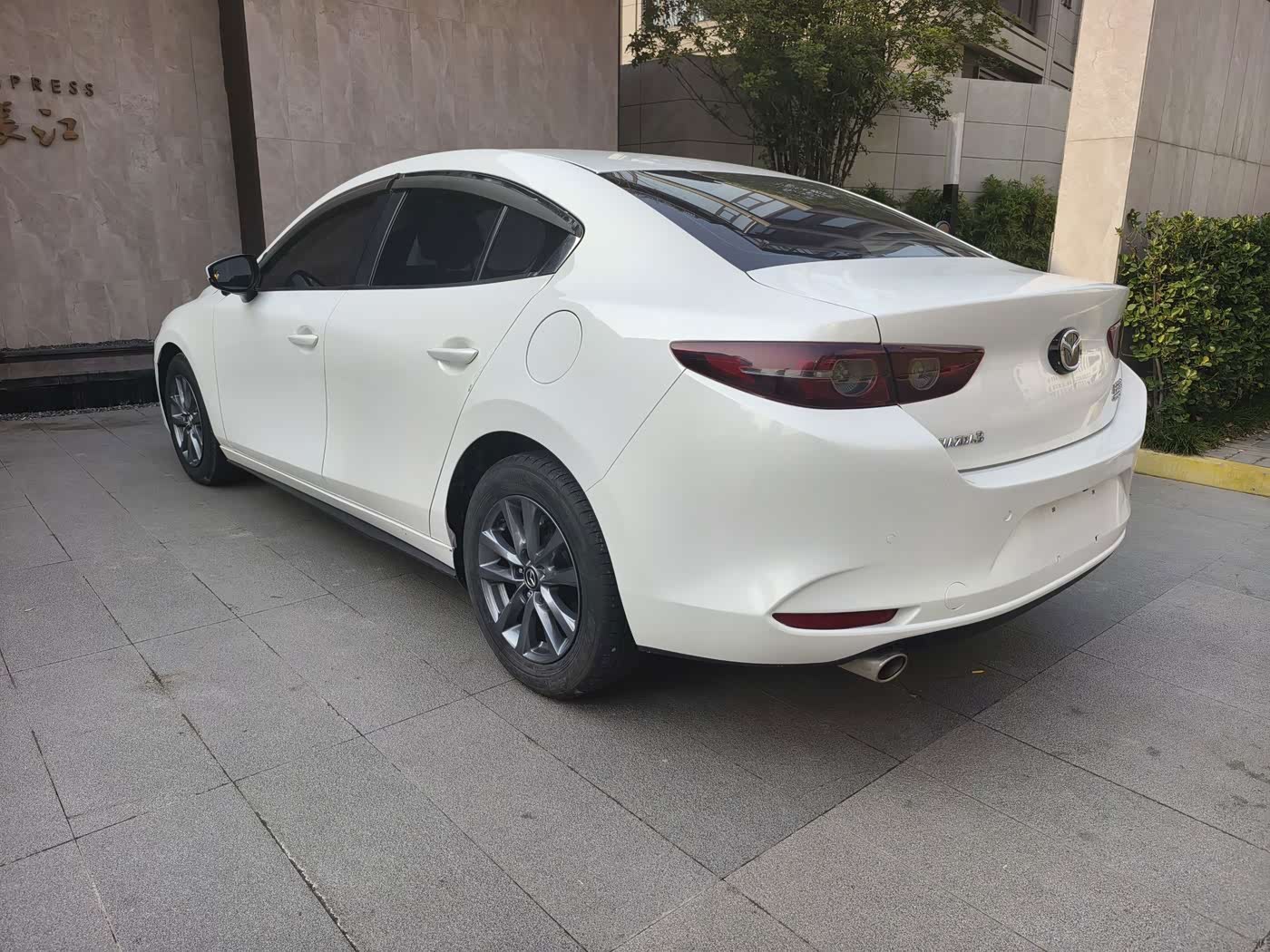 Mazda Mazda3 Axela 1.5 л 2021 г. Белый, пробег 50000 км