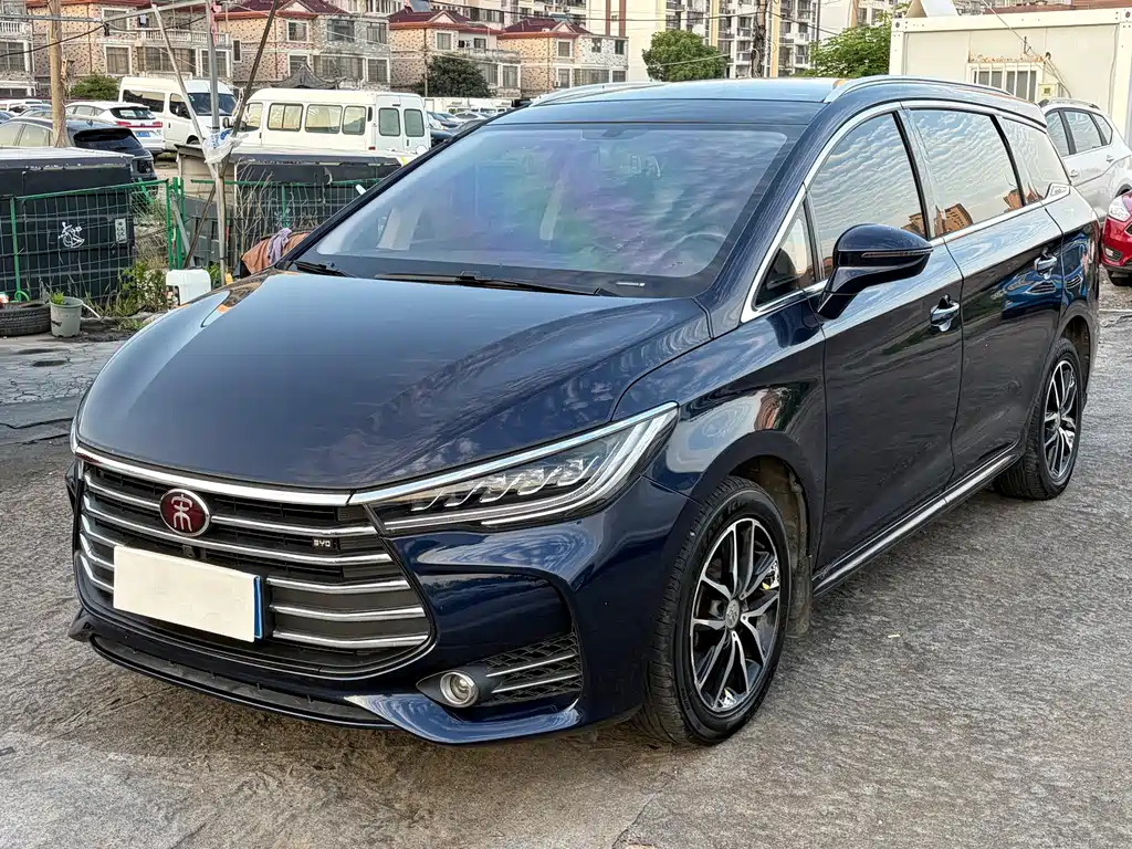 BYD MAX 2018