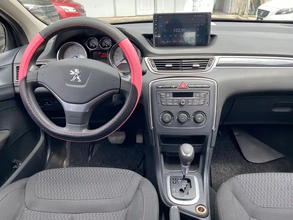 Peugeot 308 — миниатюра 5