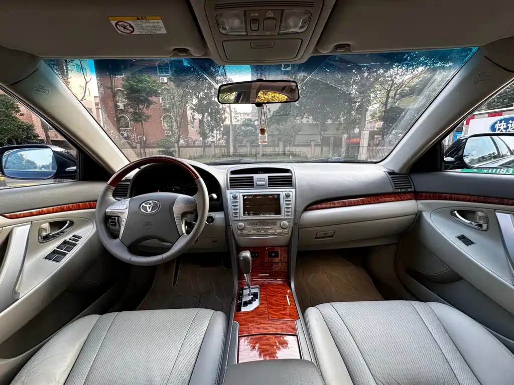 Toyota Camry — миниатюра 18