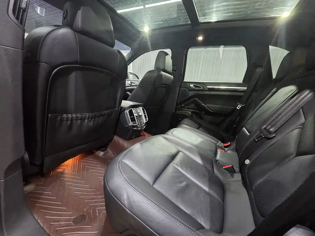 Porsche Cayenne — миниатюра 9