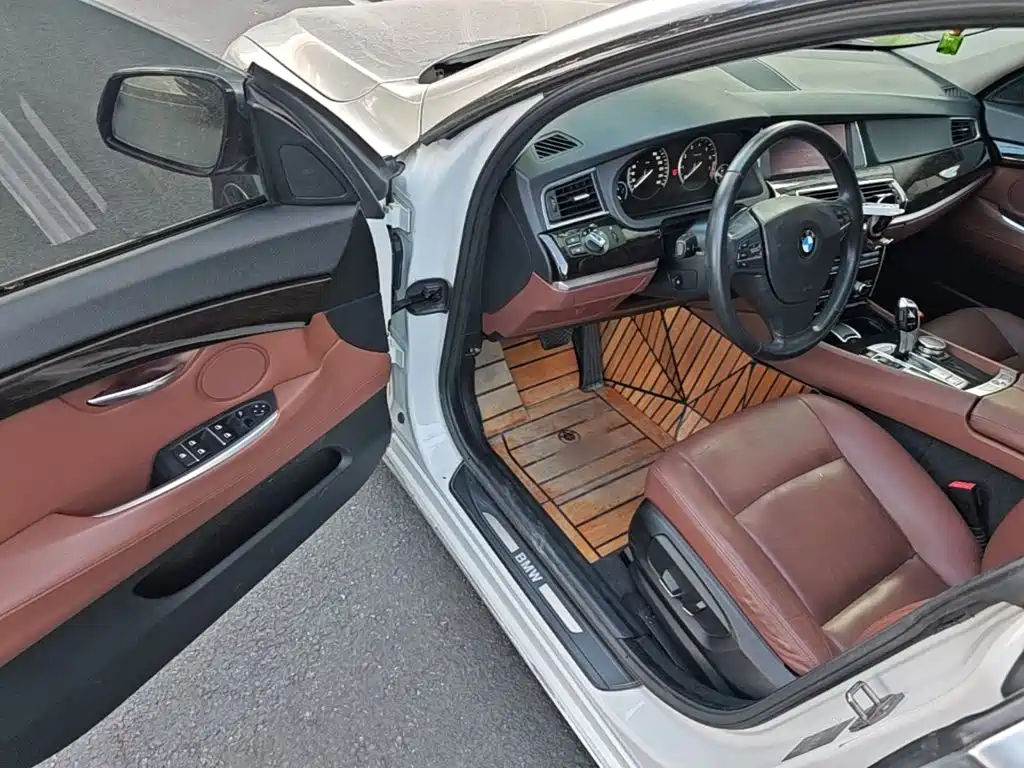 BMW 5 Series GT — миниатюра 16