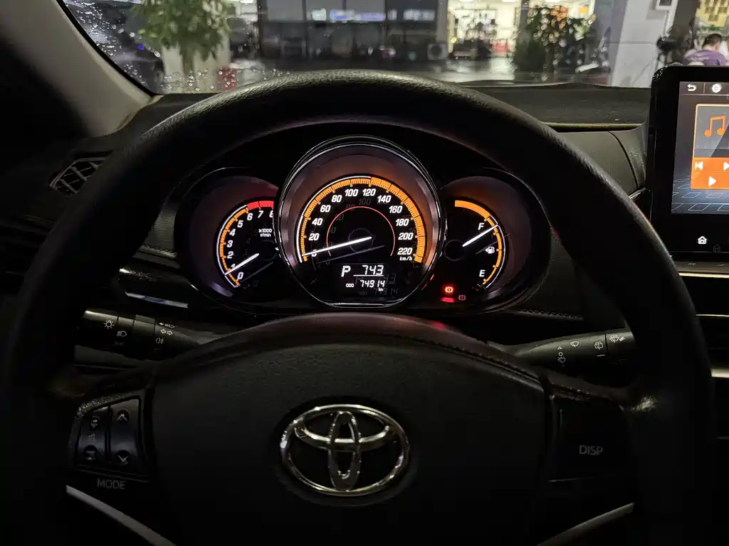 Toyota Yaris L — миниатюра 10