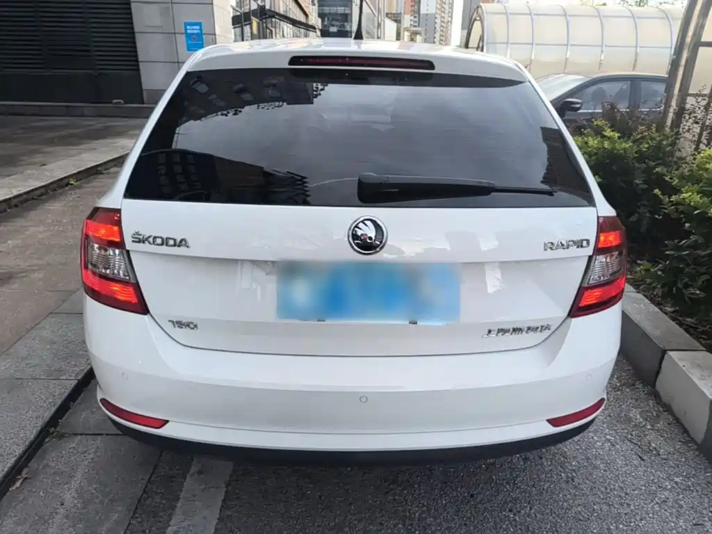 Skoda Rapid Spaceback — миниатюра 6