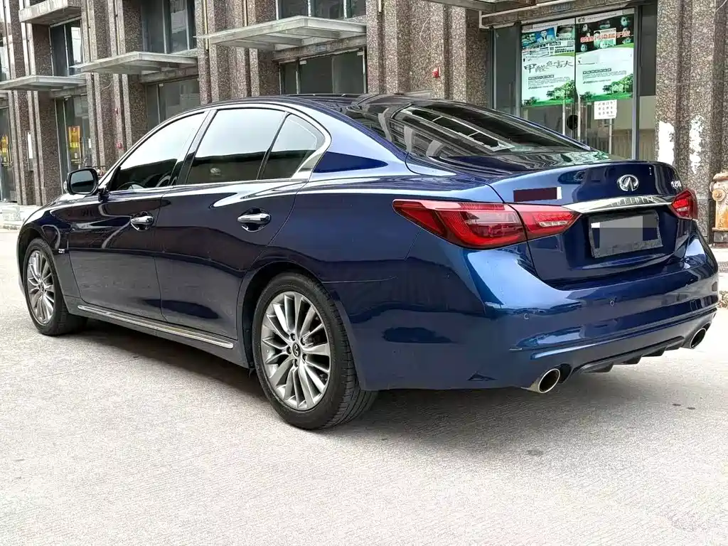 INFINITI Q50L
