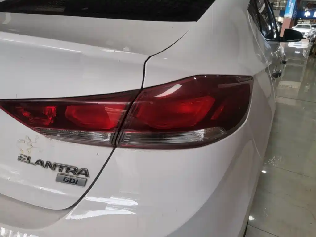 Hyundai Elantra — миниатюра 8