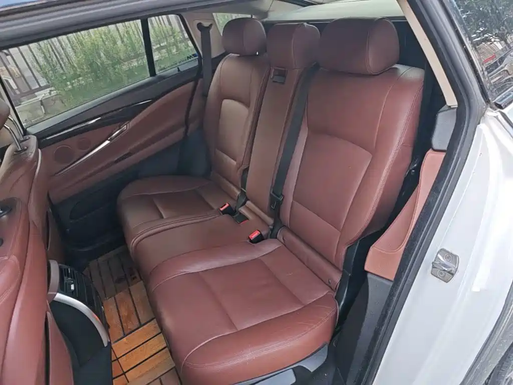 BMW 5 Series GT — миниатюра 17