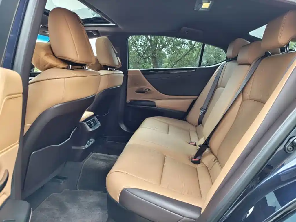 Lexus ES — миниатюра 8