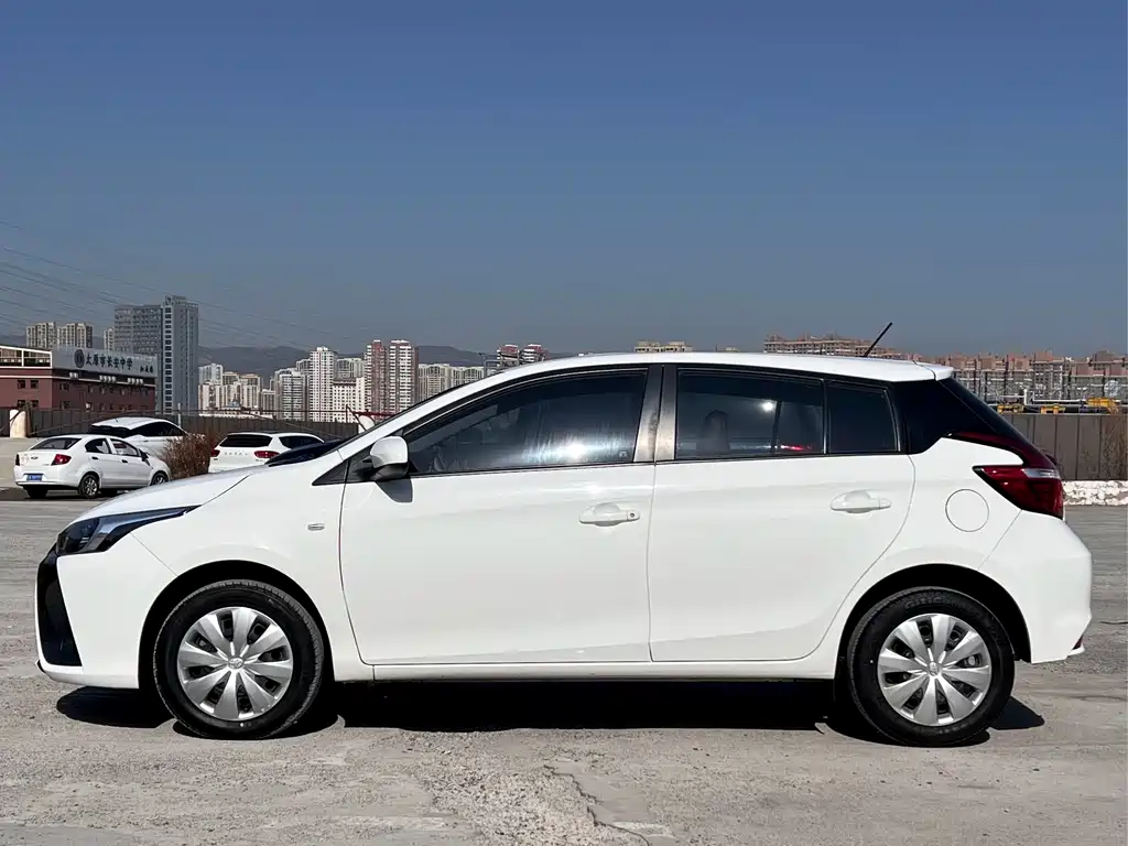 Toyota Yaris L — миниатюра 7