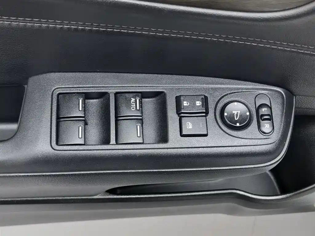 Honda Jade 2014 1.8L AT Comfort Elite 5 мест
