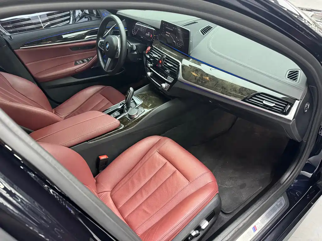 BMW 5 Series — миниатюра 13