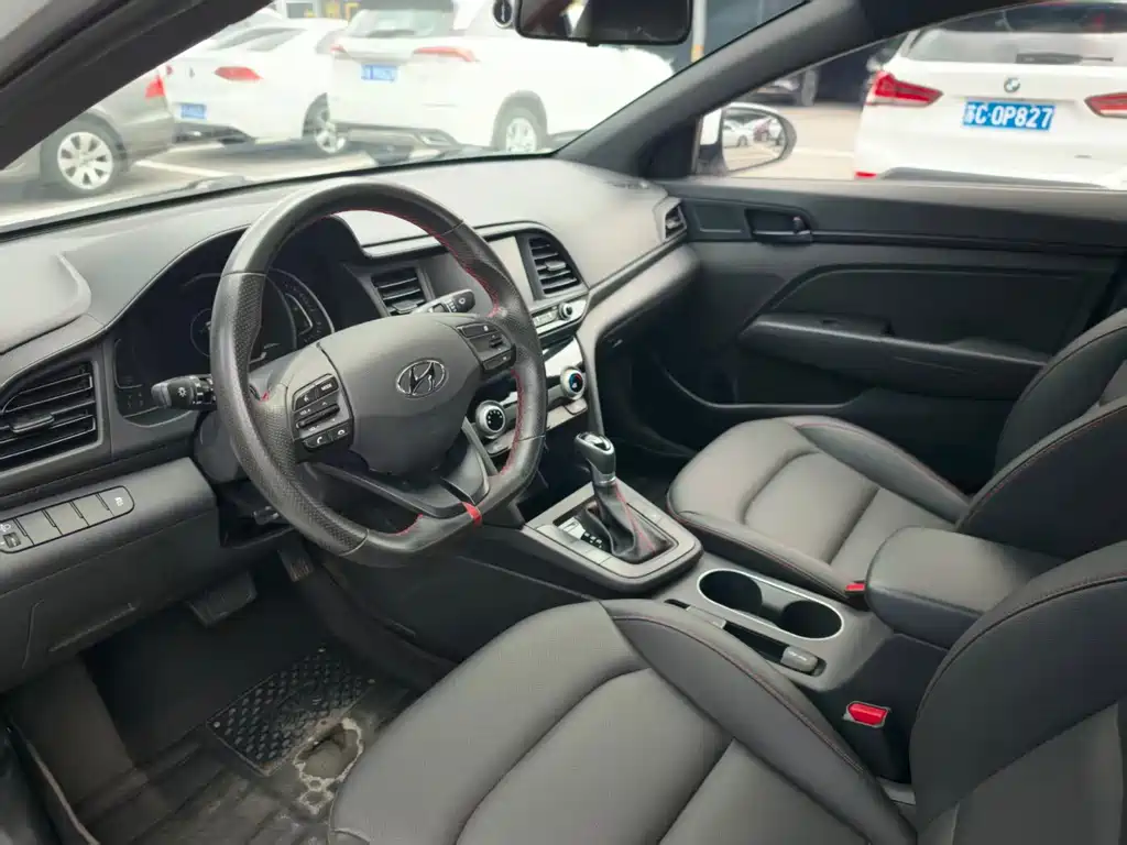 Hyundai Elantra — миниатюра 9
